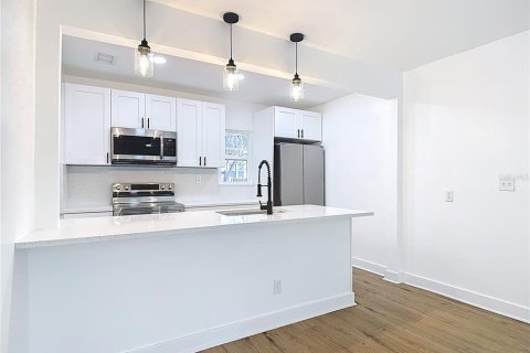 Villa ou maison à louer à Tampa, Floride: 2 chambres, 83.15 m2 № 2298417 - photo 10