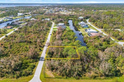 Terreno en venta en Port Charlotte, Florida № 1935111 - foto 3