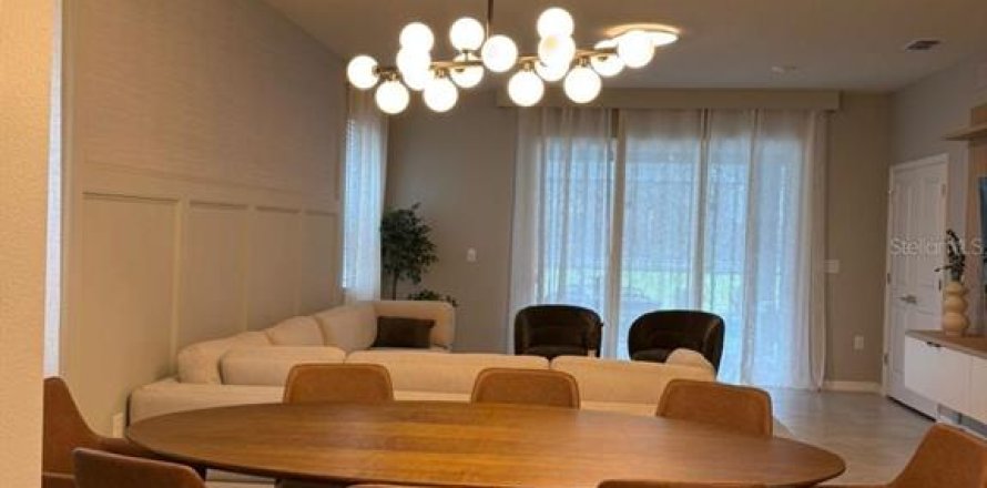 Casa en Clermont, Florida 7 dormitorios, 410.35 m2 № 2386177