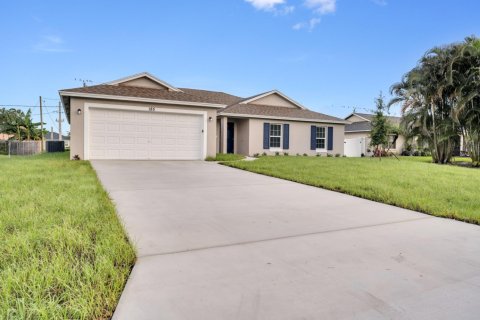 House in Loxahatchee Groves, Florida 4 bedrooms, 192.21 sq.m. № 1228612 - photo 1
