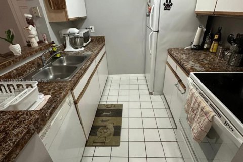 Condo in Pompano Beach, Florida, 2 bedrooms  № 1762831 - photo 13
