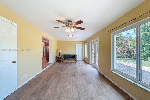 House in Lighthouse Point, Florida 3 bedrooms, 146.04 sq.m. № 1855370 - photo 19