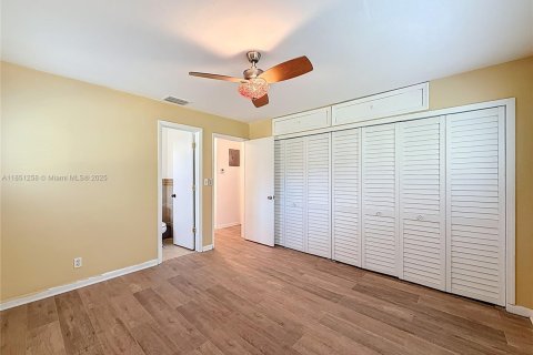 House in Lighthouse Point, Florida 3 bedrooms, 146.04 sq.m. № 1855370 - photo 27