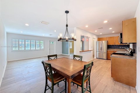 House in Lighthouse Point, Florida 3 bedrooms, 146.04 sq.m. № 1855370 - photo 13