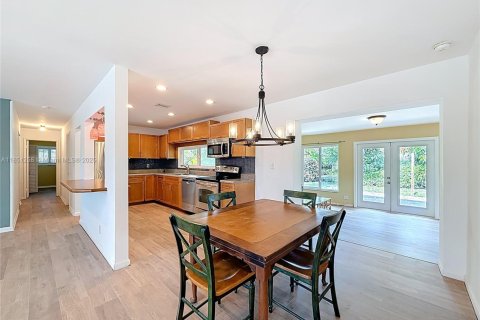 House in Lighthouse Point, Florida 3 bedrooms, 146.04 sq.m. № 1855370 - photo 12
