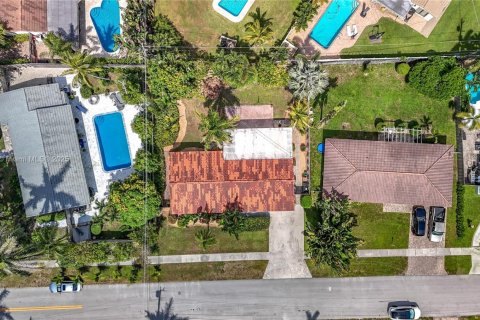 House in Lighthouse Point, Florida 3 bedrooms, 146.04 sq.m. № 1855370 - photo 2