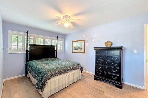 House in Lighthouse Point, Florida 3 bedrooms, 146.04 sq.m. № 1855370 - photo 29