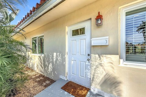 House in Lighthouse Point, Florida 3 bedrooms, 146.04 sq.m. № 1855370 - photo 5
