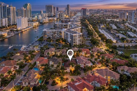 Дом в Холливуд, Флорида 5 спален, 400.87м2 № 2046415