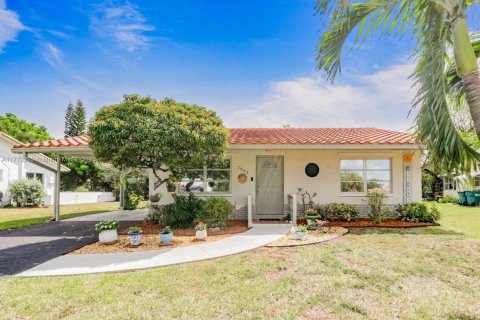 Casa en venta en Tamarac, Florida, 2 dormitorios, 80.27 m2 № 1617435 - foto 1
