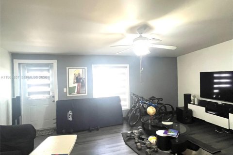 Casa en venta en Miami, Florida, 3 dormitorios, 141.03 m2 № 2028331 - foto 11