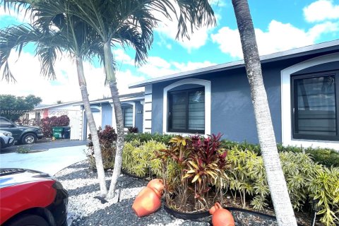 Casa en venta en Miami, Florida, 3 dormitorios, 141.03 m2 № 2028331 - foto 3