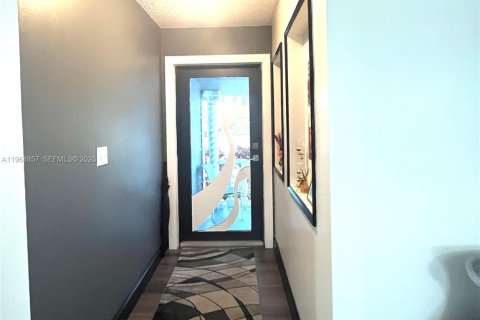 Casa en venta en Miami, Florida, 3 dormitorios, 141.03 m2 № 2028331 - foto 6