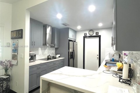 Casa en venta en Miami, Florida, 3 dormitorios, 141.03 m2 № 2028331 - foto 10