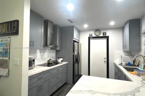 Casa en venta en Miami, Florida, 3 dormitorios, 141.03 m2 № 2028331 - foto 9