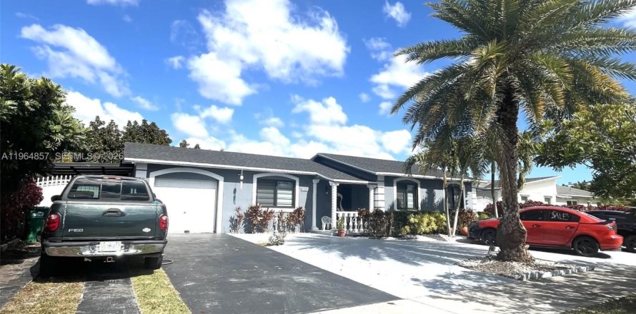 Casa en Miami, Florida 3 dormitorios, 141.03 m2 № 2028331
