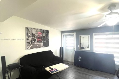 Casa en venta en Miami, Florida, 3 dormitorios, 141.03 m2 № 2028331 - foto 12