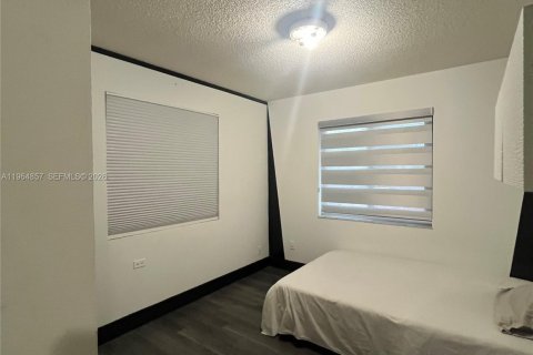 Casa en venta en Miami, Florida, 3 dormitorios, 141.03 m2 № 2028331 - foto 18