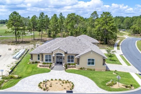 House in Dunnellon, Florida 5 bedrooms, 298.96 sq.m. № 2123318