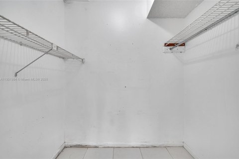 Copropriété à vendre à Pembroke Pines, Floride: 2 chambres, 108.7 m2 № 1975877 - photo 23