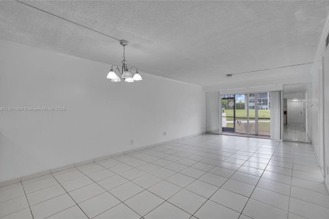 Copropriété à vendre à Pembroke Pines, Floride: 2 chambres, 108.7 m2 № 1975877 - photo 10