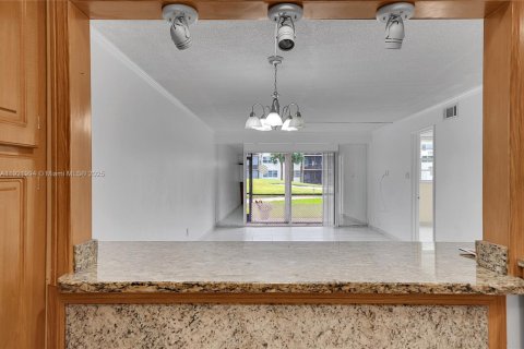 Copropriété à vendre à Pembroke Pines, Floride: 2 chambres, 108.7 m2 № 1975877 - photo 7