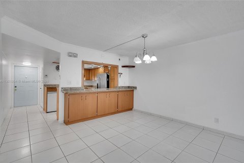 Copropriété à vendre à Pembroke Pines, Floride: 2 chambres, 108.7 m2 № 1975877 - photo 11
