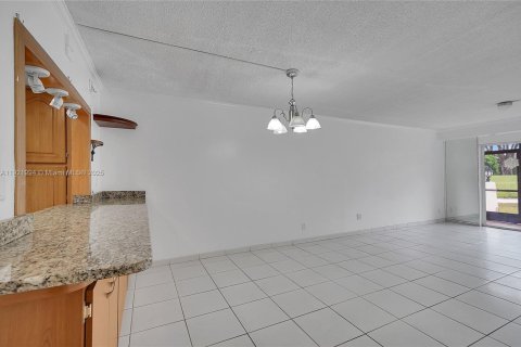 Copropriété à vendre à Pembroke Pines, Floride: 2 chambres, 108.7 m2 № 1975877 - photo 9