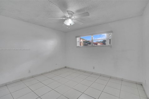 Copropriété à vendre à Pembroke Pines, Floride: 2 chambres, 108.7 m2 № 1975877 - photo 15