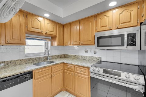 Copropriété à vendre à Pembroke Pines, Floride: 2 chambres, 108.7 m2 № 1975877 - photo 6