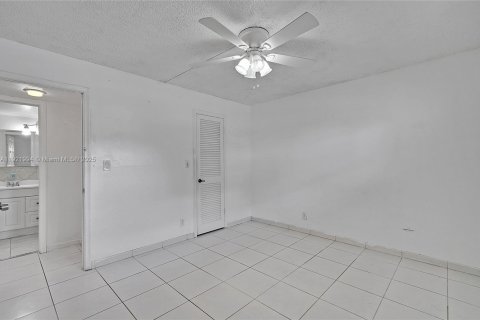 Copropriété à vendre à Pembroke Pines, Floride: 2 chambres, 108.7 m2 № 1975877 - photo 16