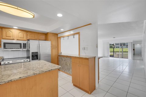 Copropriété à vendre à Pembroke Pines, Floride: 2 chambres, 108.7 m2 № 1975877 - photo 3
