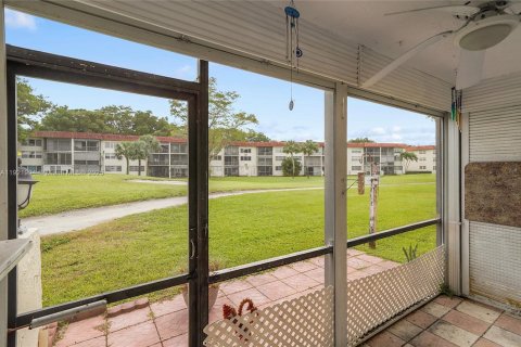Copropriété à vendre à Pembroke Pines, Floride: 2 chambres, 108.7 m2 № 1975877 - photo 24