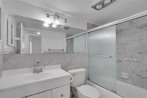 Copropriété à vendre à Pembroke Pines, Floride: 2 chambres, 108.7 m2 № 1975877 - photo 18