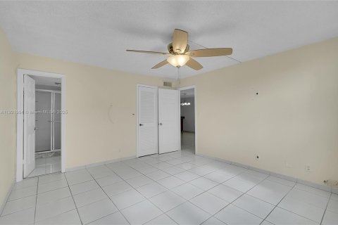 Copropriété à vendre à Pembroke Pines, Floride: 2 chambres, 108.7 m2 № 1975877 - photo 21