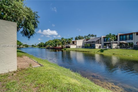 Купить таунхаус в Майами, Флорида 2 спальни, 159.42м2, № 2017729 - фото 19