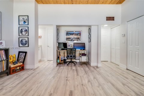 Купить таунхаус в Майами, Флорида 2 спальни, 159.42м2, № 2017729 - фото 15