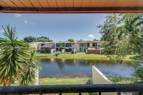 Купить таунхаус в Майами, Флорида 2 спальни, 159.42м2, № 2017729 - фото 18