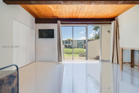 Купить таунхаус в Майами, Флорида 2 спальни, 159.42м2, № 2017729 - фото 12