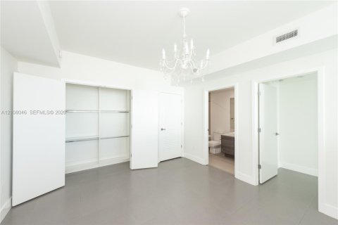 Condominio en alquiler en Miami, Florida, 1 dormitorio, 73.39 m2 № 2422837 - foto 17