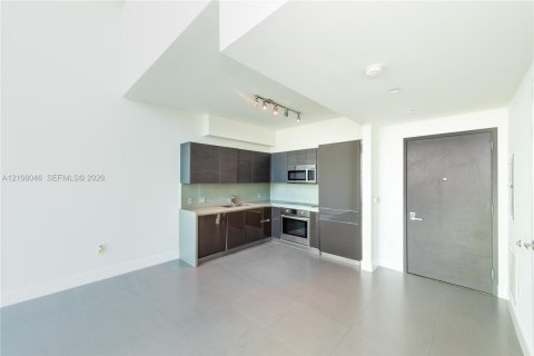 Condominio en alquiler en Miami, Florida, 1 dormitorio, 73.39 m2 № 2422837 - foto 9