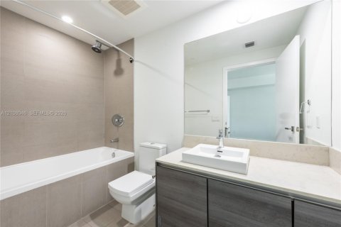 Condominio en alquiler en Miami, Florida, 1 dormitorio, 73.39 m2 № 2422837 - foto 13