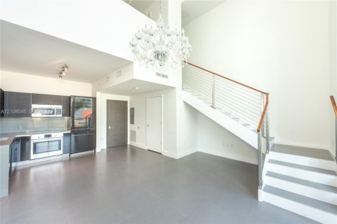 Condominio en alquiler en Miami, Florida, 1 dormitorio, 73.39 m2 № 2422837 - foto 2