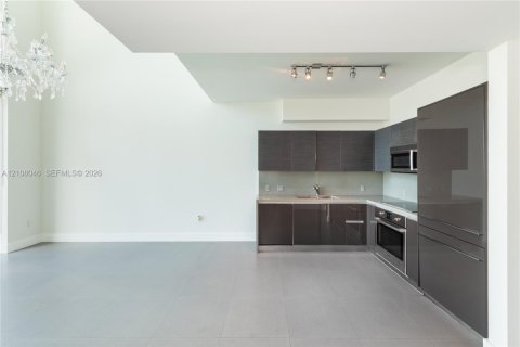 Condominio en alquiler en Miami, Florida, 1 dormitorio, 73.39 m2 № 2422837 - foto 6