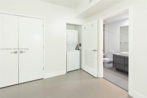 Condominio en alquiler en Miami, Florida, 1 dormitorio, 73.39 m2 № 2422837 - foto 12