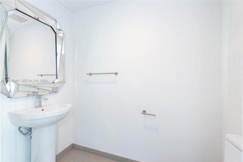 Condominio en alquiler en Miami, Florida, 1 dormitorio, 73.39 m2 № 2422837 - foto 10