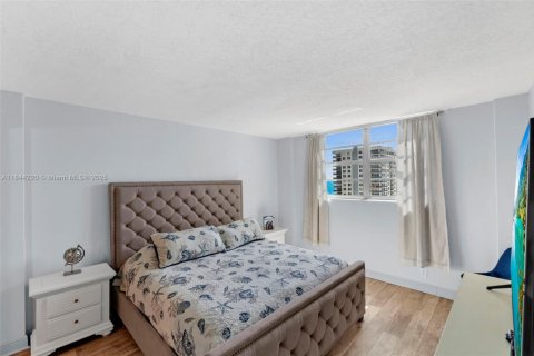 Copropriété à louer à Hollywood, Floride: 2 chambres, 112.6 m2 № 1844116 - photo 17