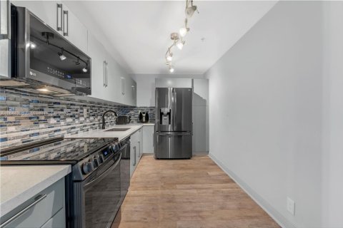 Copropriété à louer à Hollywood, Floride: 2 chambres, 112.6 m2 № 1844116 - photo 16
