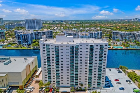 Copropriété à louer à Hollywood, Floride: 2 chambres, 112.6 m2 № 1844116 - photo 30