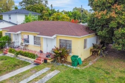 Immobilier commercial à vendre à Miami, Floride: 130.06 m2 № 1971443 - photo 1